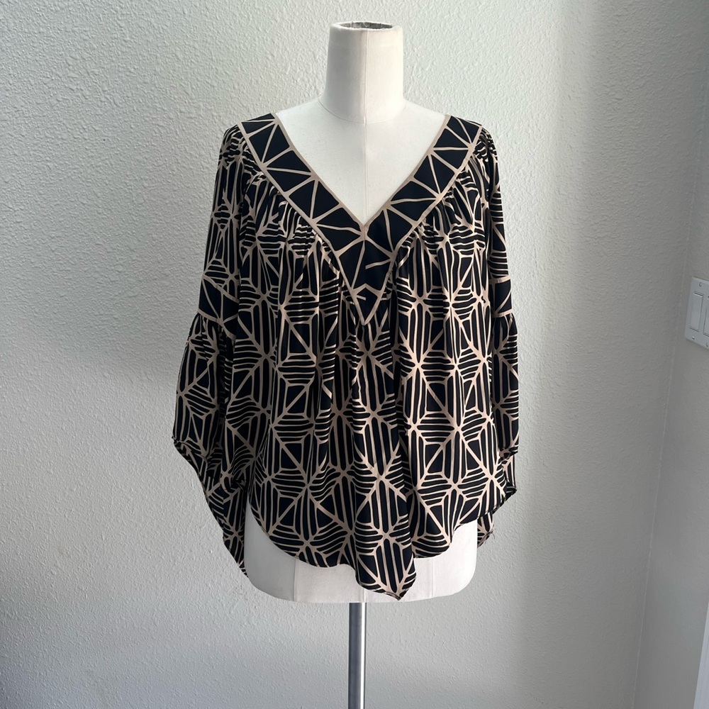 Long sleeve shirt 
Alice & Trixie
Size: Small